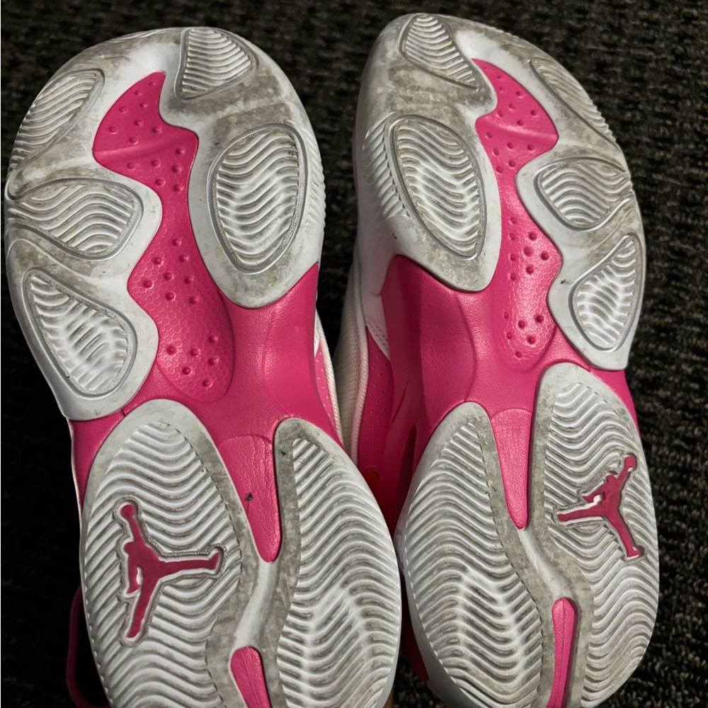 Jordan Max Aura 4 (GS) 'White Safety Orange Pinksicle' Big Kids 6 = 7.5 women’s - Picture 5 of 6